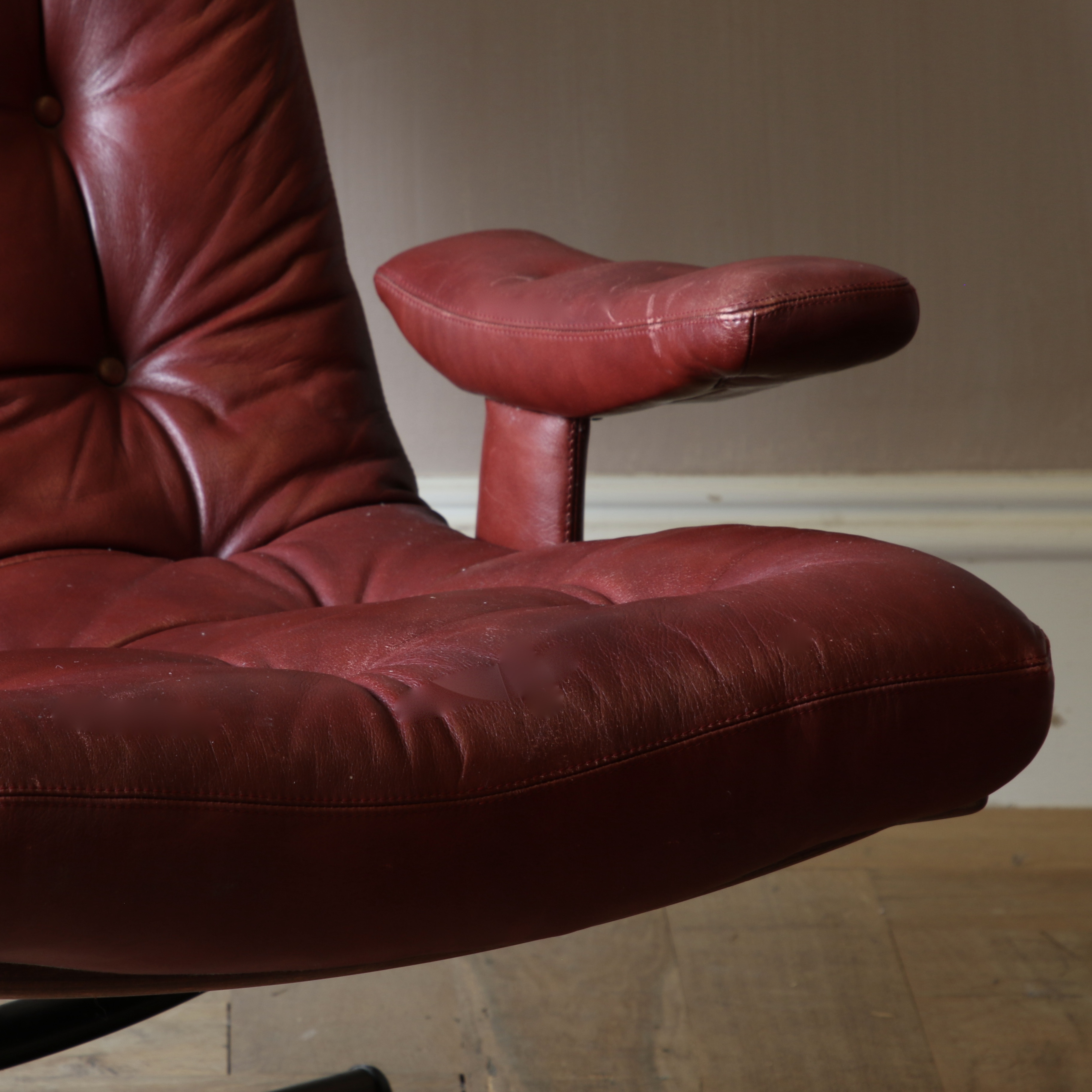 Pair of Leather Armchairs by Göte Mobler